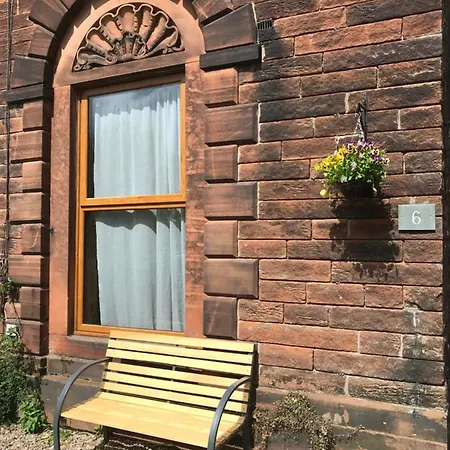 Traditional Sandstone House פנרית'